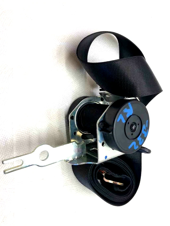 2005 BMW 330I Rear Driver Seat Belt Lap & Shoulder Seatbelt Left LH 561082901 - Изображение 2 из 4