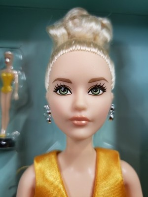 YELLOW PARIS CONVENTION COUTURE BARBIE DOLL 2016 GOLD LABEL MATTEL