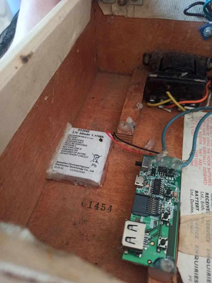 Vidor My Lady Catherine Vintage Valve Radio Converted To Bluetooth - Image 4 of 4