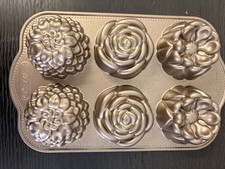 Pioneer Woman Floral Bakeware Mold 6-Cavity Flower Cake Pan Rose Gold