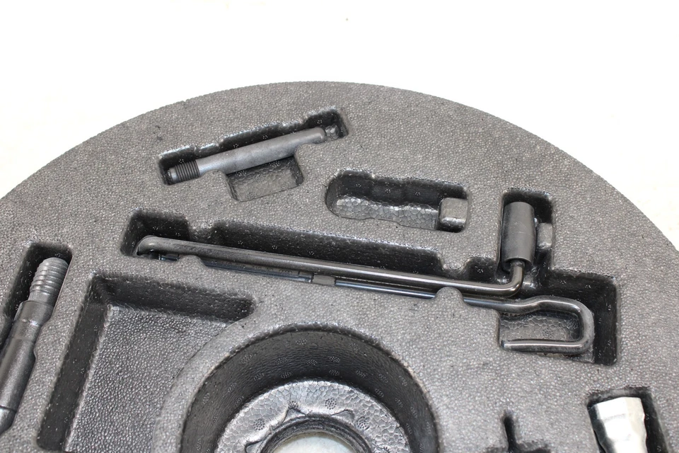 Audi TT 2016-2023 herramientas de repuesto/retenedor 8S0012109 k OEM HE29 Foto 4 de 4