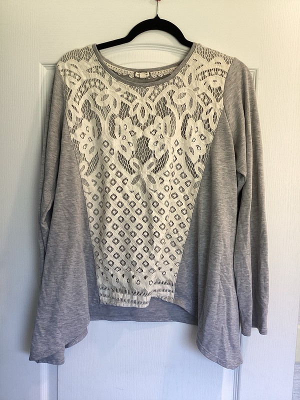 Eyeshadow Gray White Solid Lace Front Crew Neck Long Sleeve Blouse XL EUC