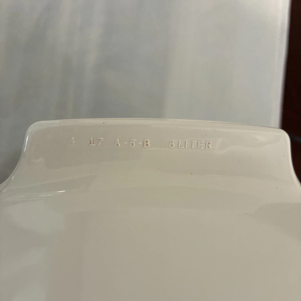 Vintage Corning Ware Blue Cornflower 5-Liter A-5-B with Pyrex A-12-C Lid - Image 4 of 4