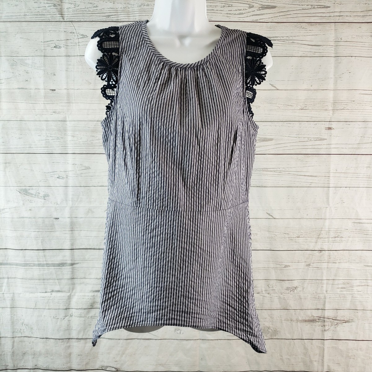 Cabi 5727 Womens Lace Flutter Top Sz Small Blue Striped Seersucker