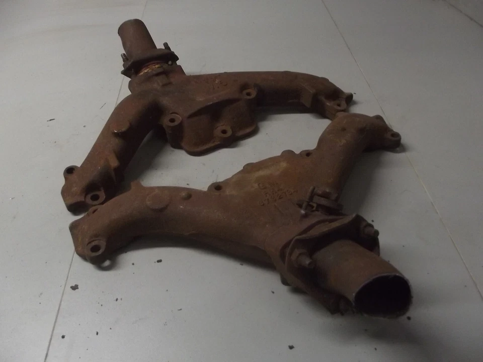 CHEVROLET 348 ENGINE EXHAUST MANIFOLDS W MOTOR chevy 1958 1959 impala 1960 - Image 2 of 4