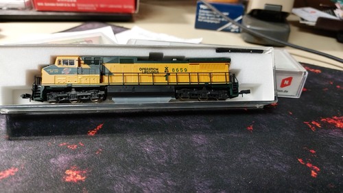 Kato N 176-3307 - C44-9W CNW Operation Lifesaver Nr. 8659 Neu | Zustand: Neu