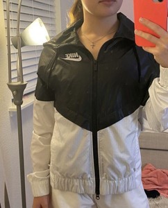 nike windbreaker xs