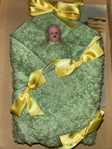 VTG 1952 Davol Rubber Co. “Baby Feeding Made Easier” Booklet/Plus VTG Wrap Doll - Picture 3 of 10