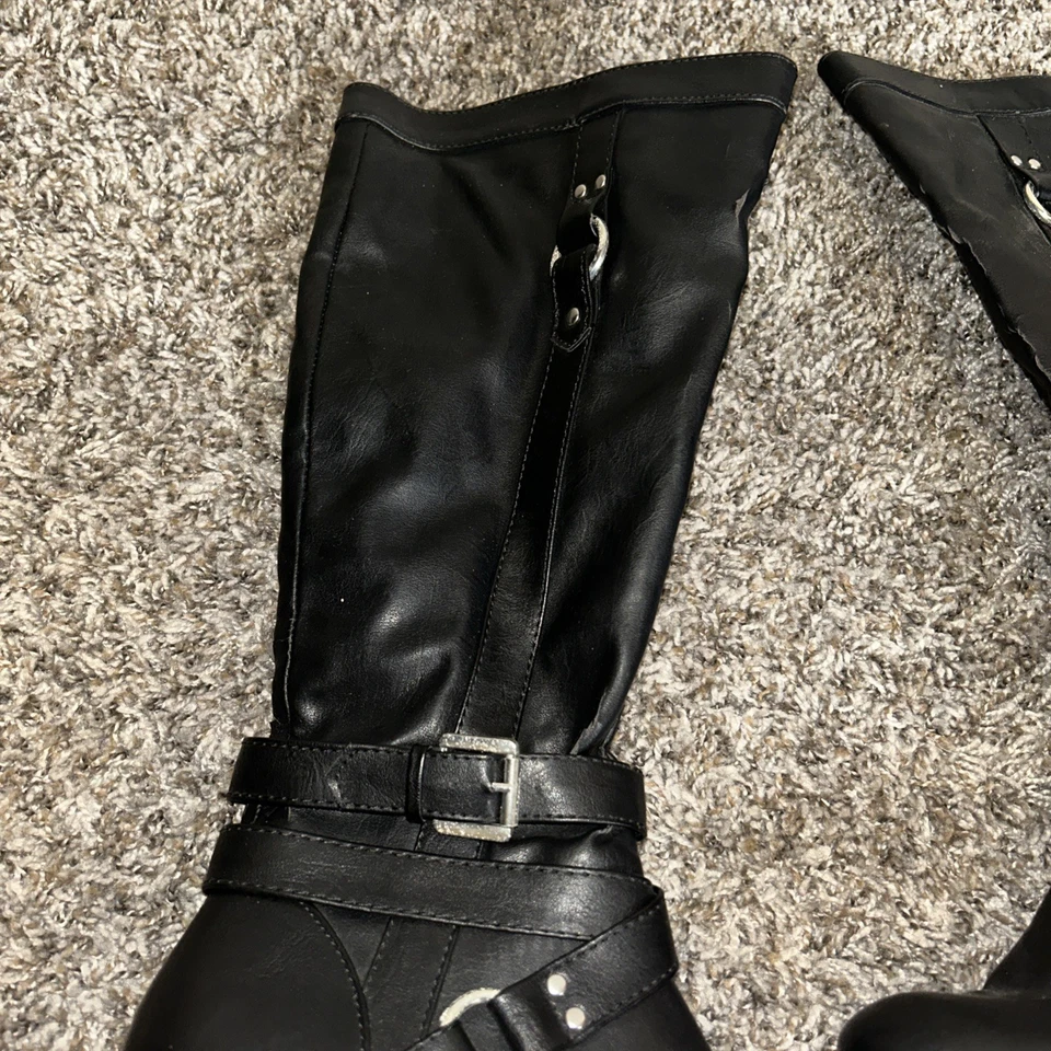 Botas Xhilaration Target negras debajo de la rodilla, hasta la pantorrilla con hebillas talla 7 Foto 4 de 4