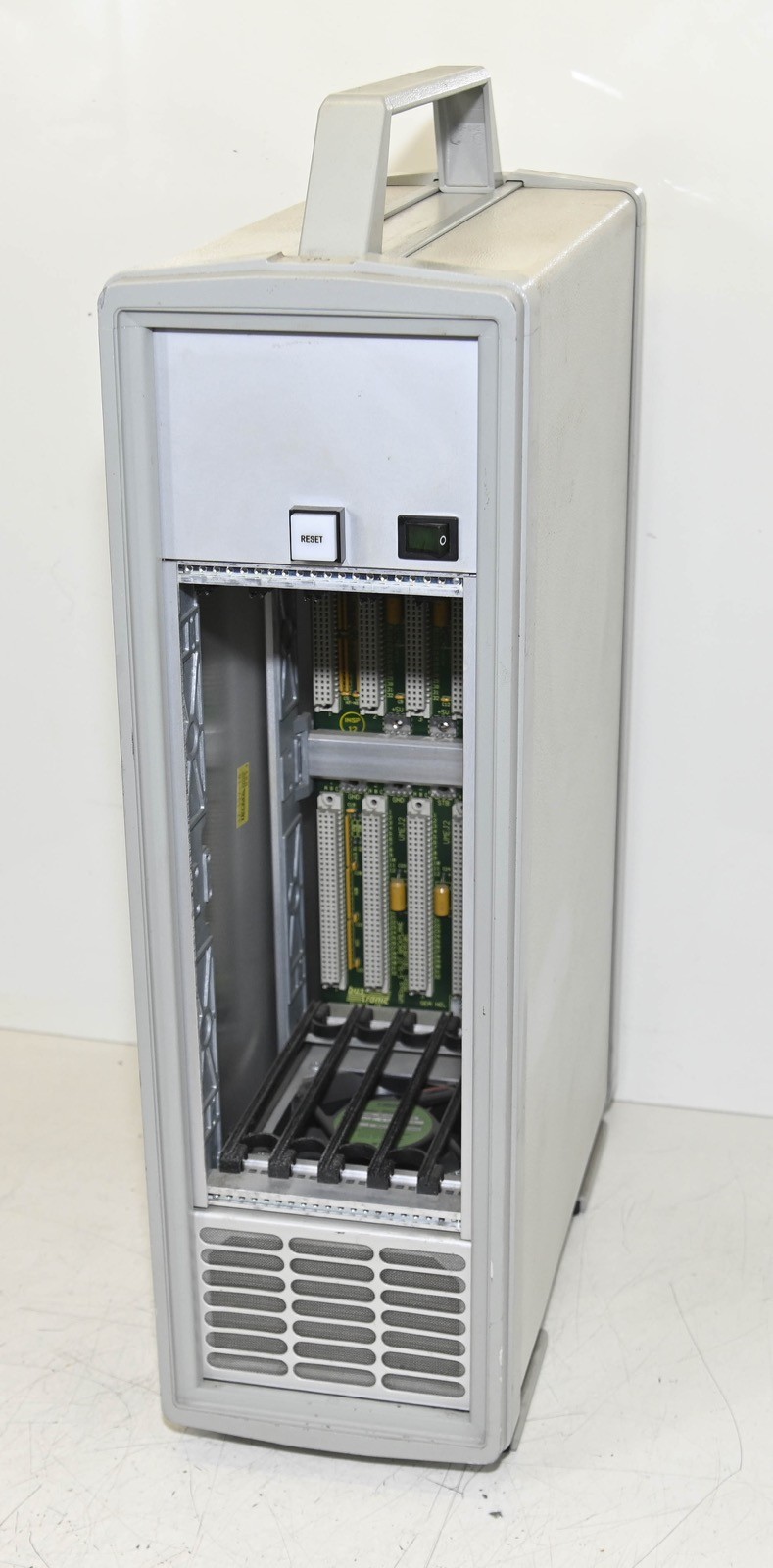 ELMA 32V-38413-T05J12-P250C 5 Slot VME Chassis