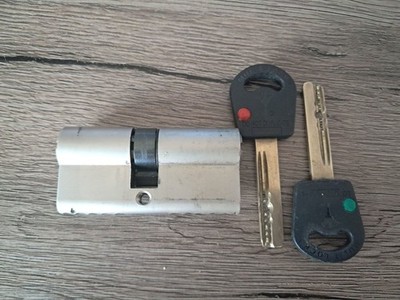Mul-T-Lock Classic Hochsicherheitszylinder Mit 2 Schlüsseln Schlösser
