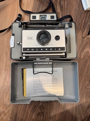 Vintage Polaroid Automatic 320 Land camera With Original Case