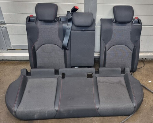 153* Seat Leon 5F FR Kombi Rücksitzbank Sitzausstattung Teilleder rote Naht