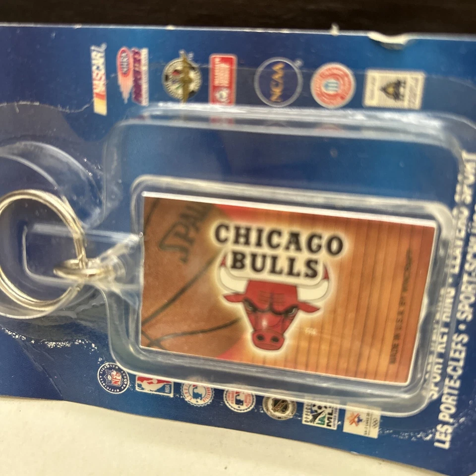 Vintage Wincraft Sports Chicago Bulls logo, NBA Basketball KeychainNew Old Stock - Image 4 of 4