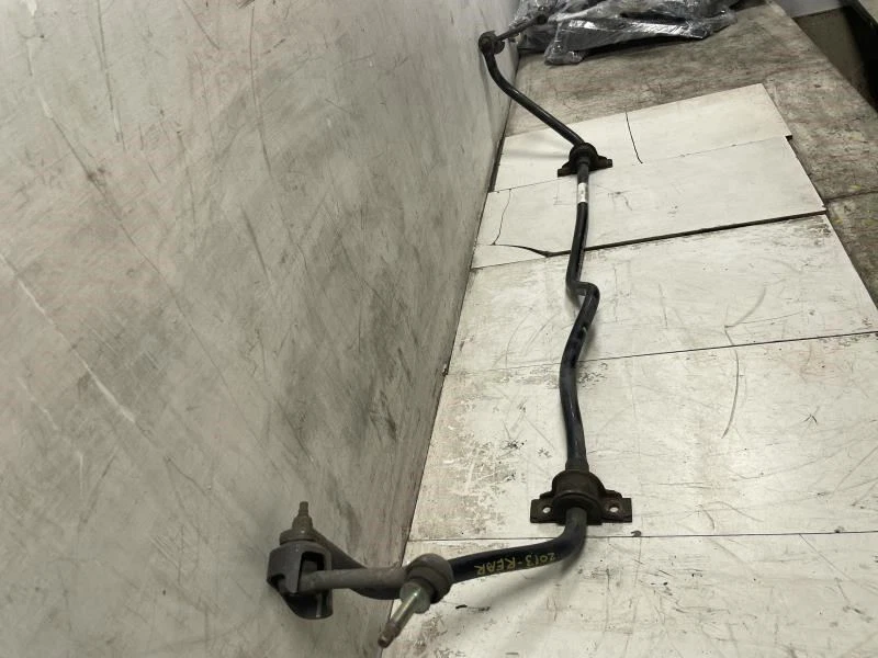 Lincoln MKS 2013 AWD barra estabilizadora trasera OEM  Foto 3 de 4