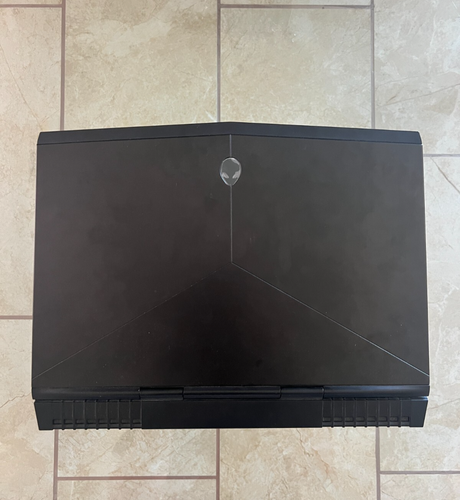 Dell 15.6" Alienware 15 R4 P69F002 16GB RAM 1TB HDD Windows 11 Home Notebook - Picture 4 of 13
