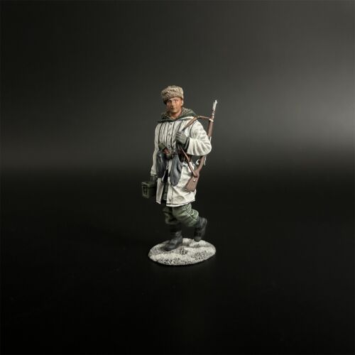 WAR PARK MINIATURES 1:30 WW2 GERMAN KH094 GERMAN RIFLEMAN MARCHING IN COTTON HAT - Picture 1 of 5