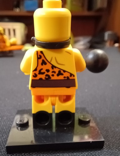 Lego Mini Figura Serie 17 Circo Hombre Fuerte T24 - Imagen 2 de 2