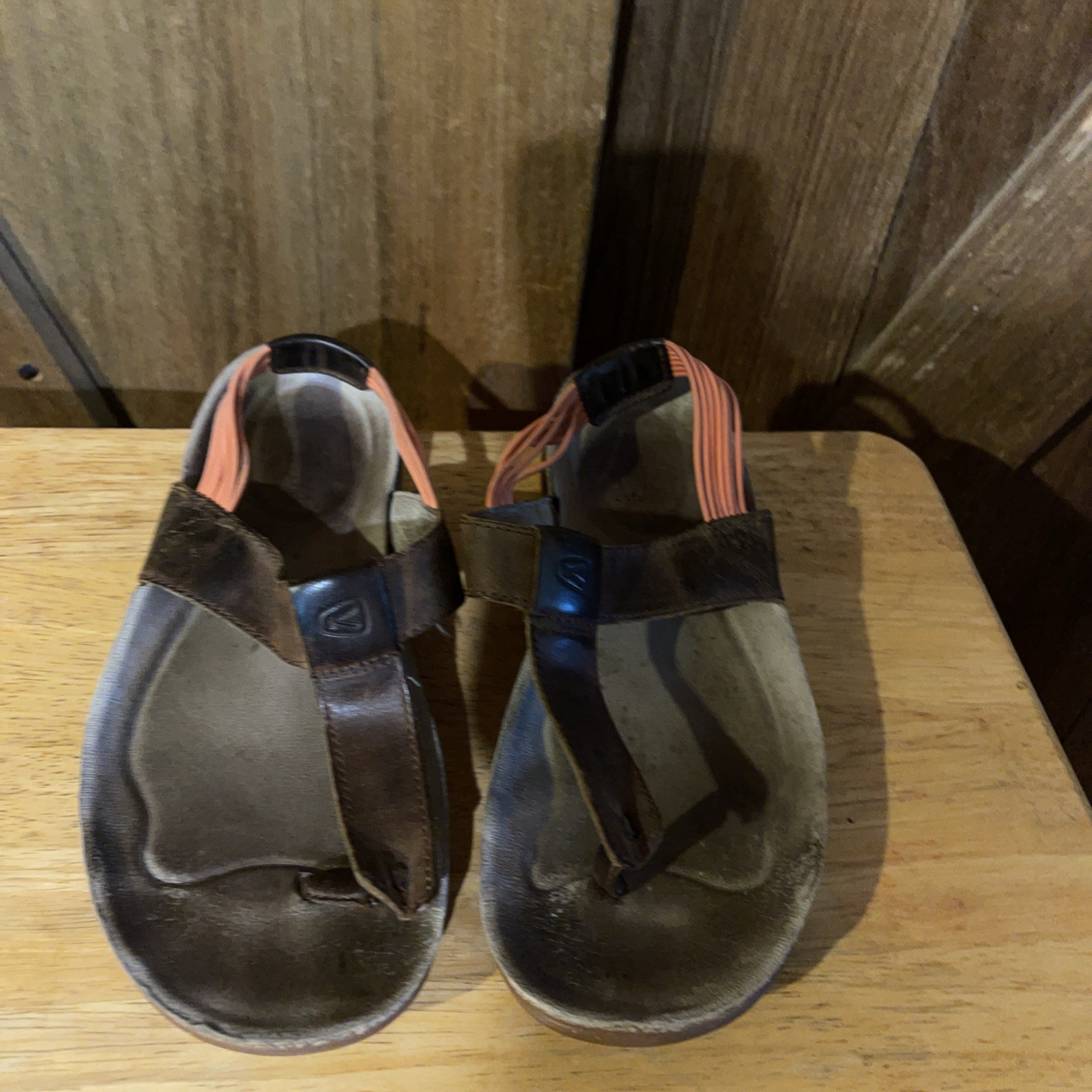 Sandali Keen donna 7 T cinturino in pelle di corallo marrone pelle