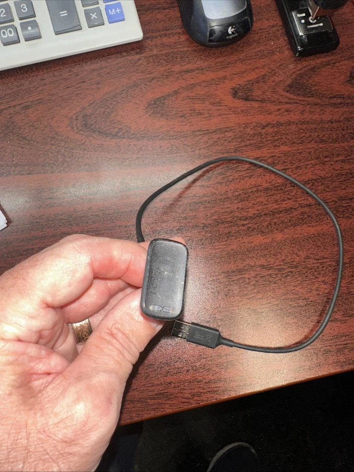 Fitbit Luxe Charging Cable - Black (FB180RCC) - Image 2 of 4