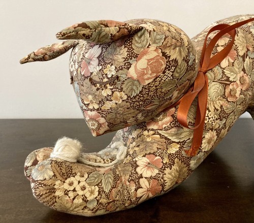 Grande sculpture chat en peluche tissu floral fait main art populaire primitif 19" - Photo 2/6
