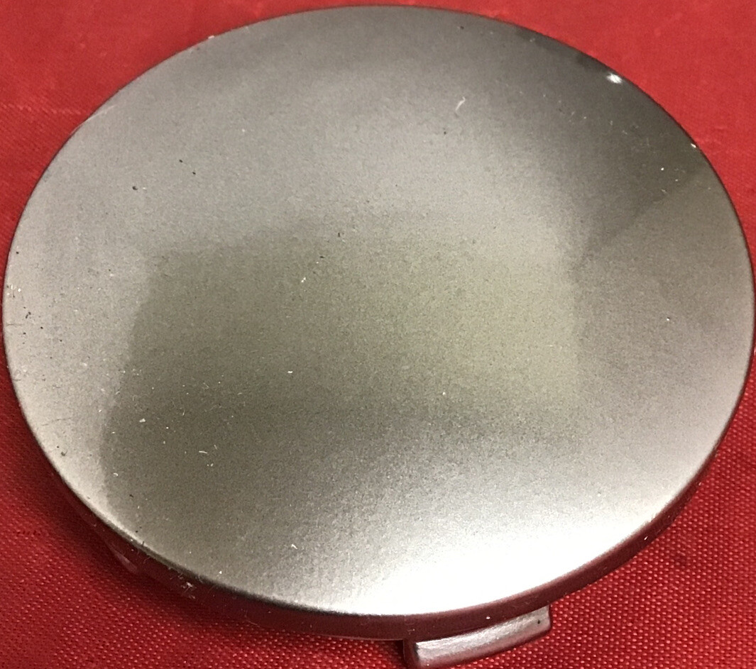 ONE USED AFTERMARKET GRAY  CENTERCAP BC318 12617