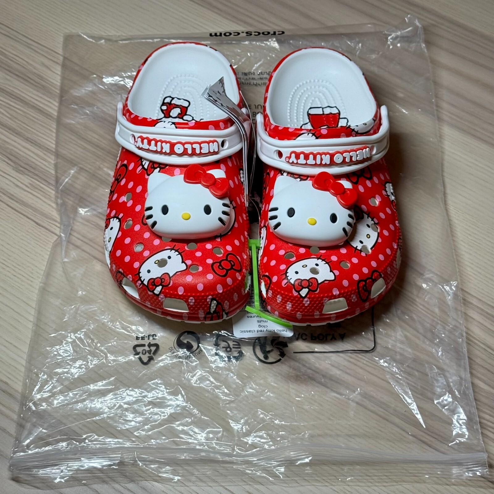 Crocs Hello Kitty Classic Clogs Red Women's Size 6 Adult NEW