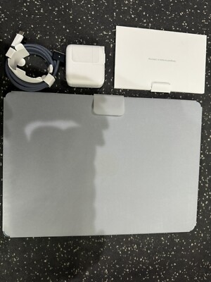 2024 Apple MacBook Air 13-inch M3 Chip 16GB RAM 256GB SSD Midnight MC8K4LL/A