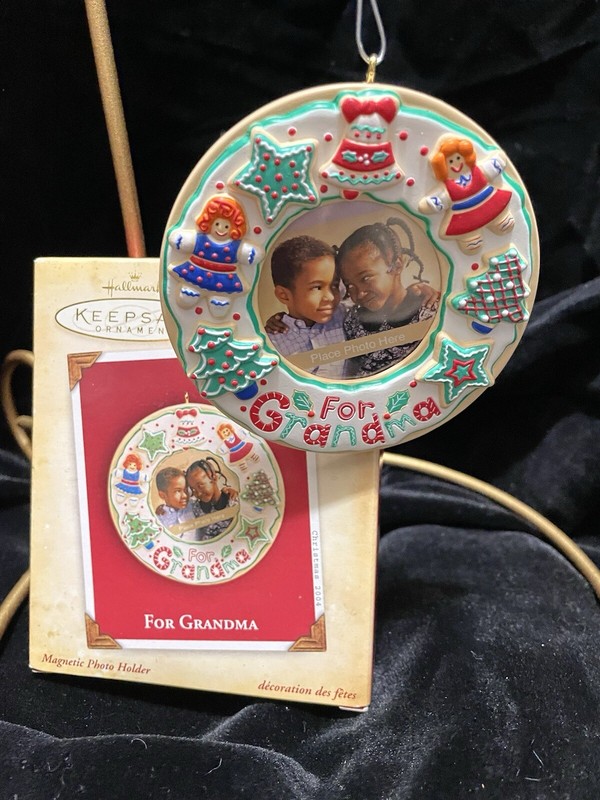 Hallmark Keepsake Christmas Photo Ornament And Magnet For Grandma 