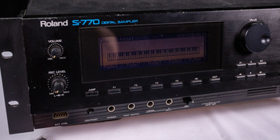 Roland S-770 Sampler - Vintage - 16MB Ram - Good display - internal hard drive