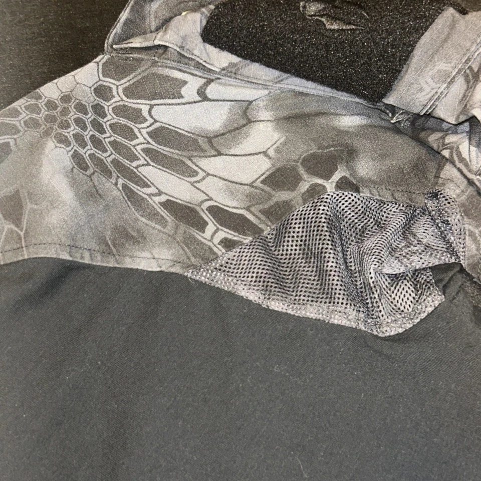 Camisa Pullover de Rendimiento 5.11 Táctica 1/4 Cremallera Para Hombres Gris Medio Kryptek Typhon Foto 4 de 4