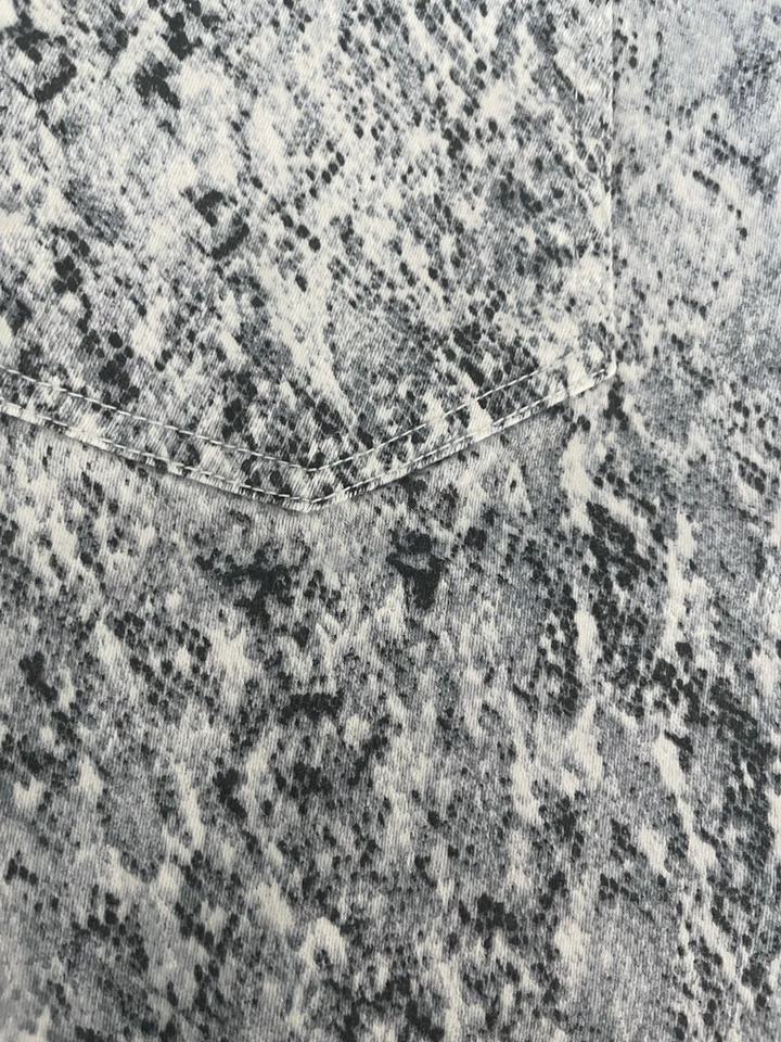 Code Bleu Size 12 Reptile Blue Denim Shorts Bermuda Length Women’s - Image 3 of 4