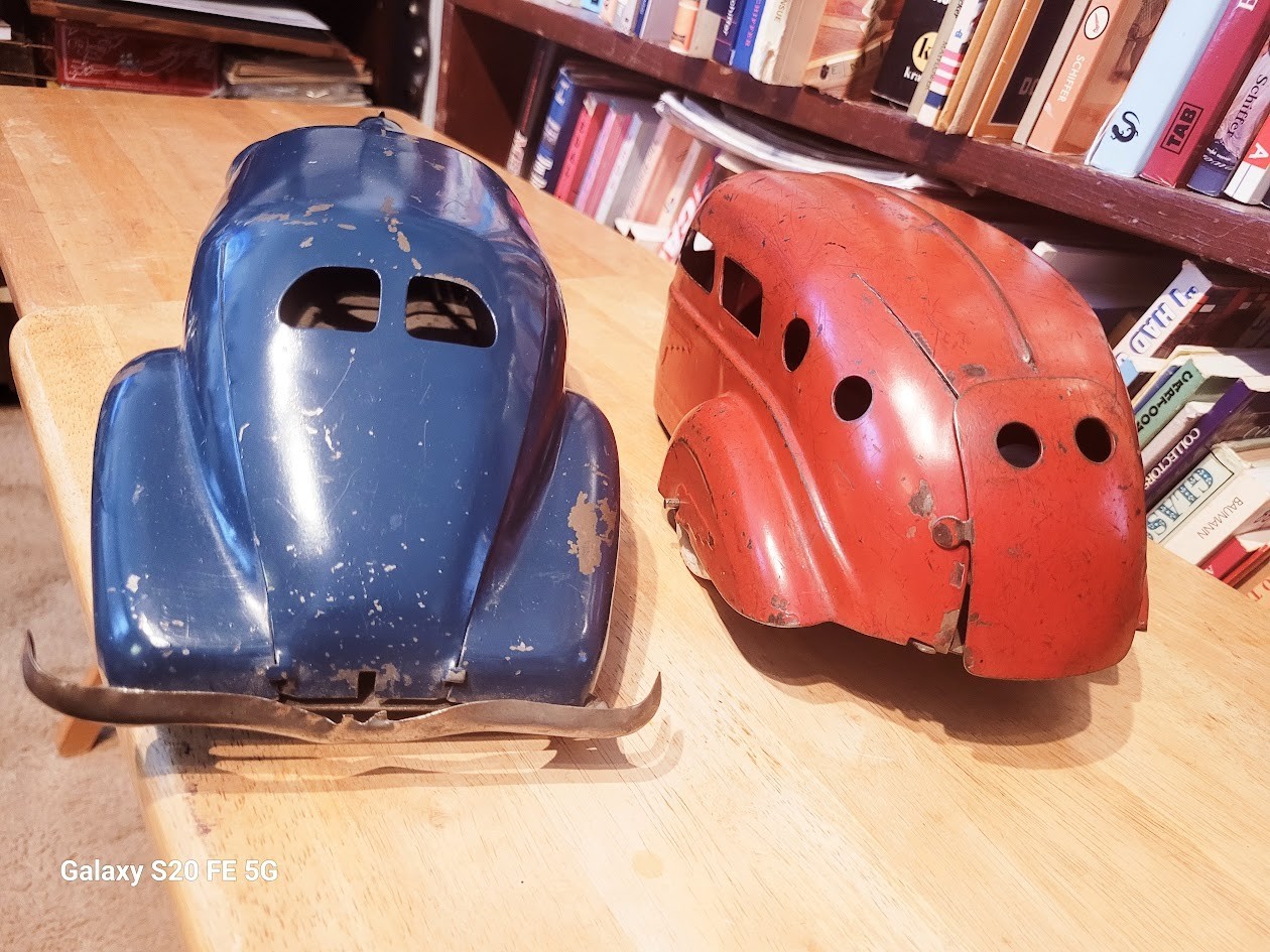 NICE VINTAGE LARGE 1930's  WYANDOTTE LaSALLE SEDAN With TRAVEL TRAILER