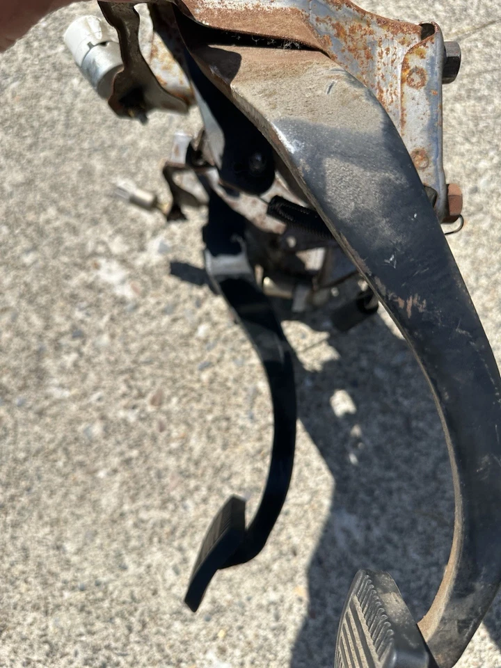 Embrague y pedal de freno para camioneta Toyota 4Runner 1989-1995 Foto 2 de 4