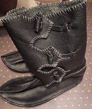 Unique Unisex Black Pebble Leather Flat Boots Women's Size 12 Men's Size 10