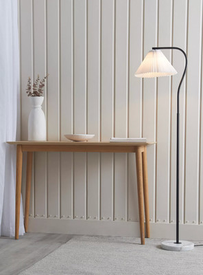 John Lewis Stehlampe Marmor Plissee matt schwarz H150cm