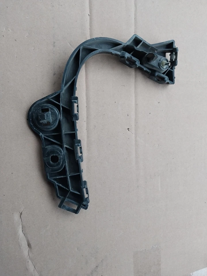 2010-2019 Lincoln MKT OEM Left Driver Rear Bumper Mount Bracket Guide Foto 2 de 2