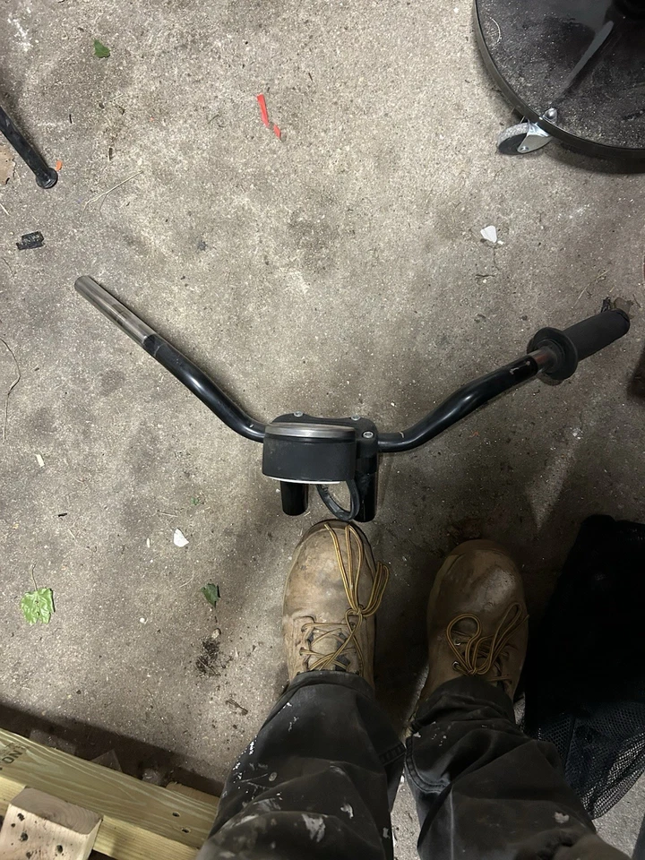 Harley Sportster Iron 883 2012 velocímetro, manillares, elevadores de 4’ Foto 2 de 4