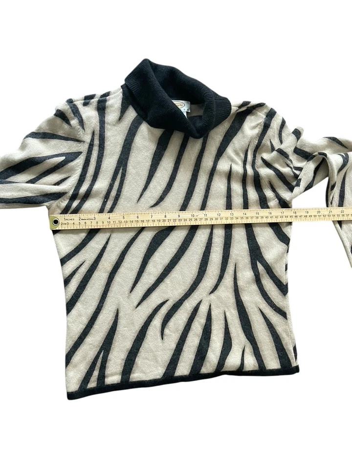 Talbots Animal Print Turtleneck Medium Petite Cashmere Silk Sweater Tiger Zebra - Image 4 of 4