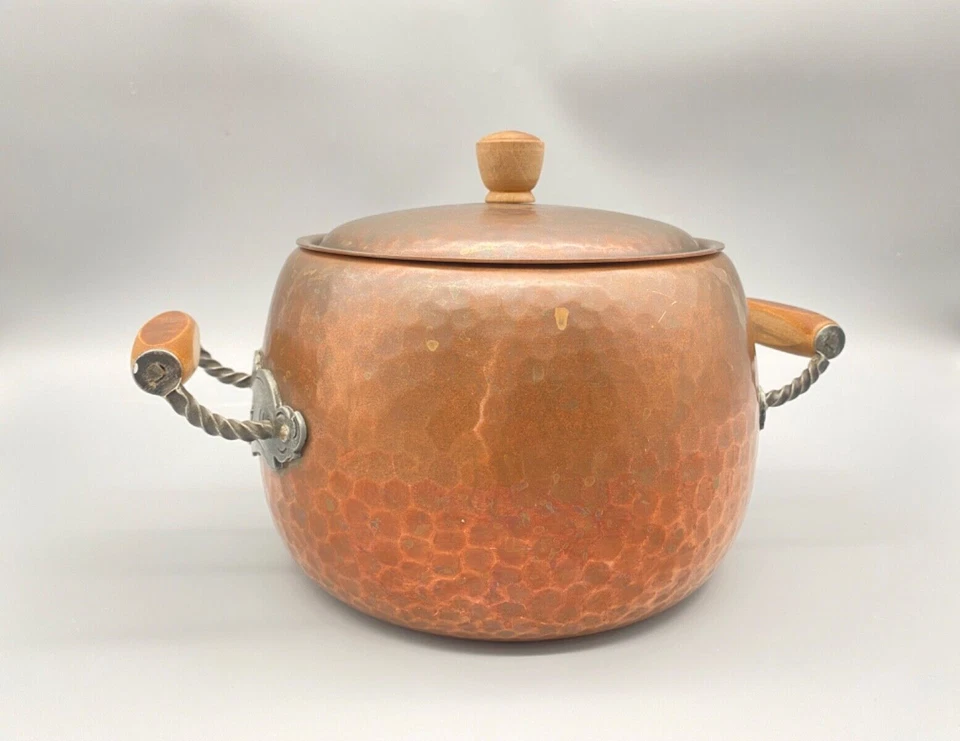 GEHÄMMERTER KUPFER TOPF BOWLE HOLZ METALL GRIFFE MID CENTURY STÖCKLI SWISS - Bild 3 von 4
