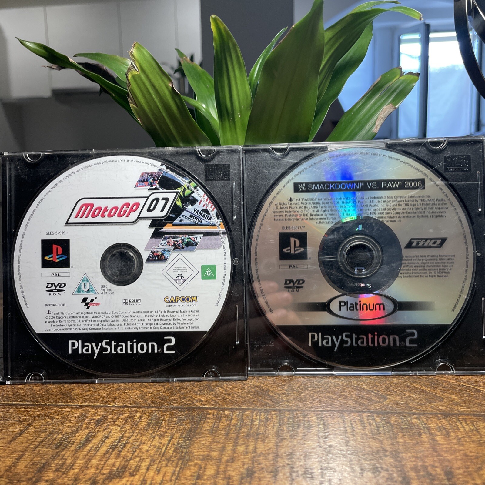Lotto De 2 Jeux Sony Playstation 2 PS2 Moto GP 07 Smackdown Vs Raw 2006
