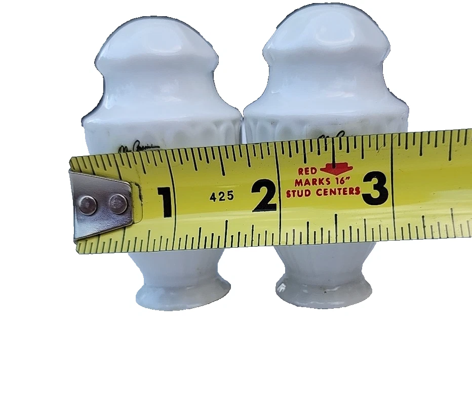 Oleg Cassini White Ribbed Mushroom Tip Retro Style Salt & Pepper Shaker Set -EC - Image 4 of 4