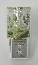 BATH & BODY WORKS PRESSED GREENERY CUFF LEAF LIGHT UP WALLFLOWER PLUG IN HOLDER