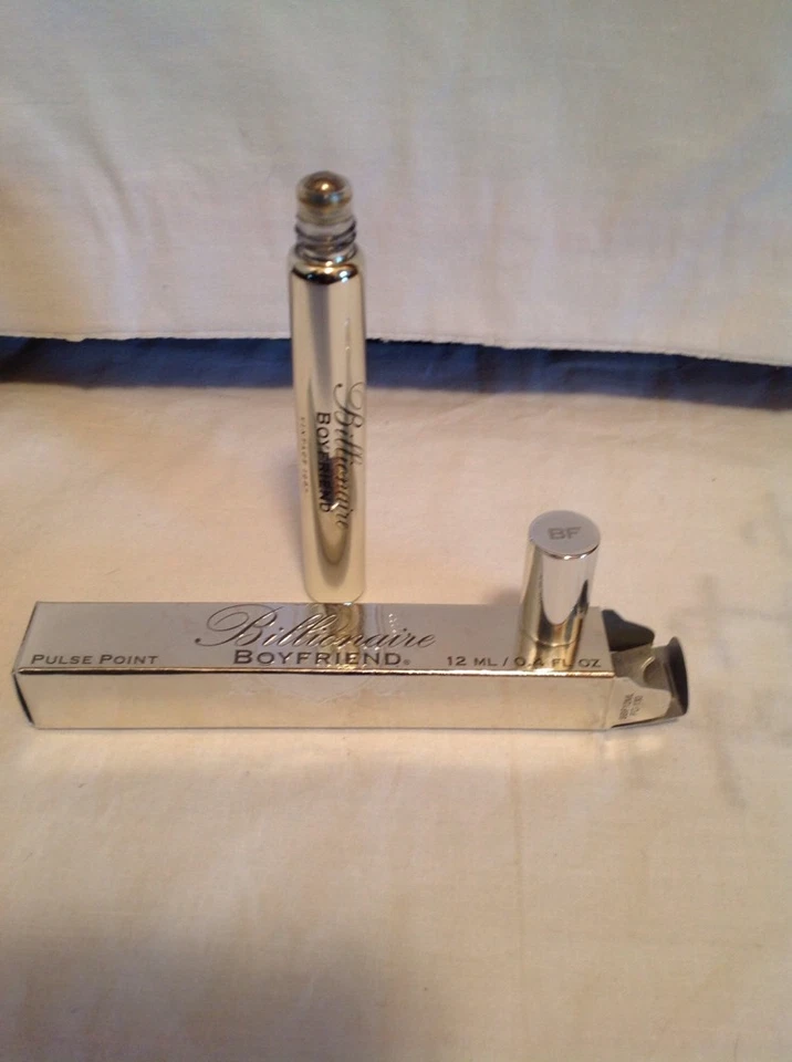 KATE WALSH MULTIMILLONARIO BOYFRIEND PUNTO DE PULSO PERFUME ACEITE ROLLERBALL -0,4 oz.- Nuevo en caja Foto 4 de 4