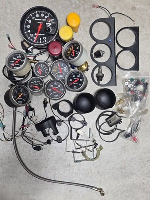 Autometer Sport / Pro-comp - 9 Gauges + Warning Lights + Brackets + Accs - Lot