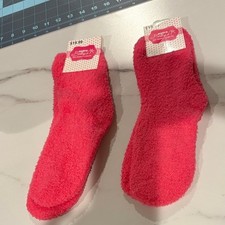 Cozy Pink Fuzzy Socks 2 pairs NWT Extra Belleza. Women's size 6 to 10.