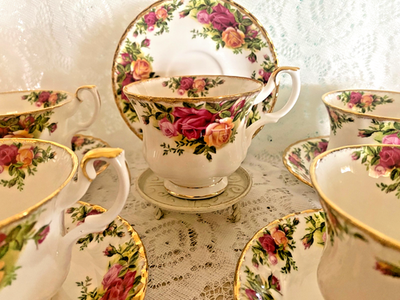 Vintage Royal Albert Old Country Roses Set of 5 Cups & Saucers