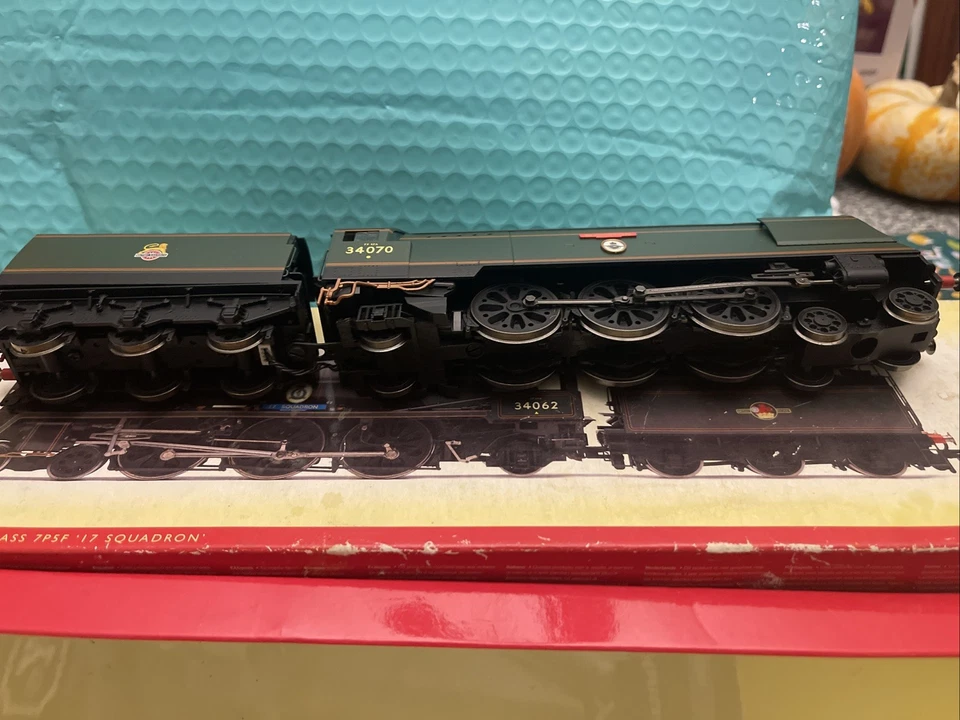 HORNBY  WEST COUNTRY/Battle Of Britain class locomotive Manston - Image 3 of 4