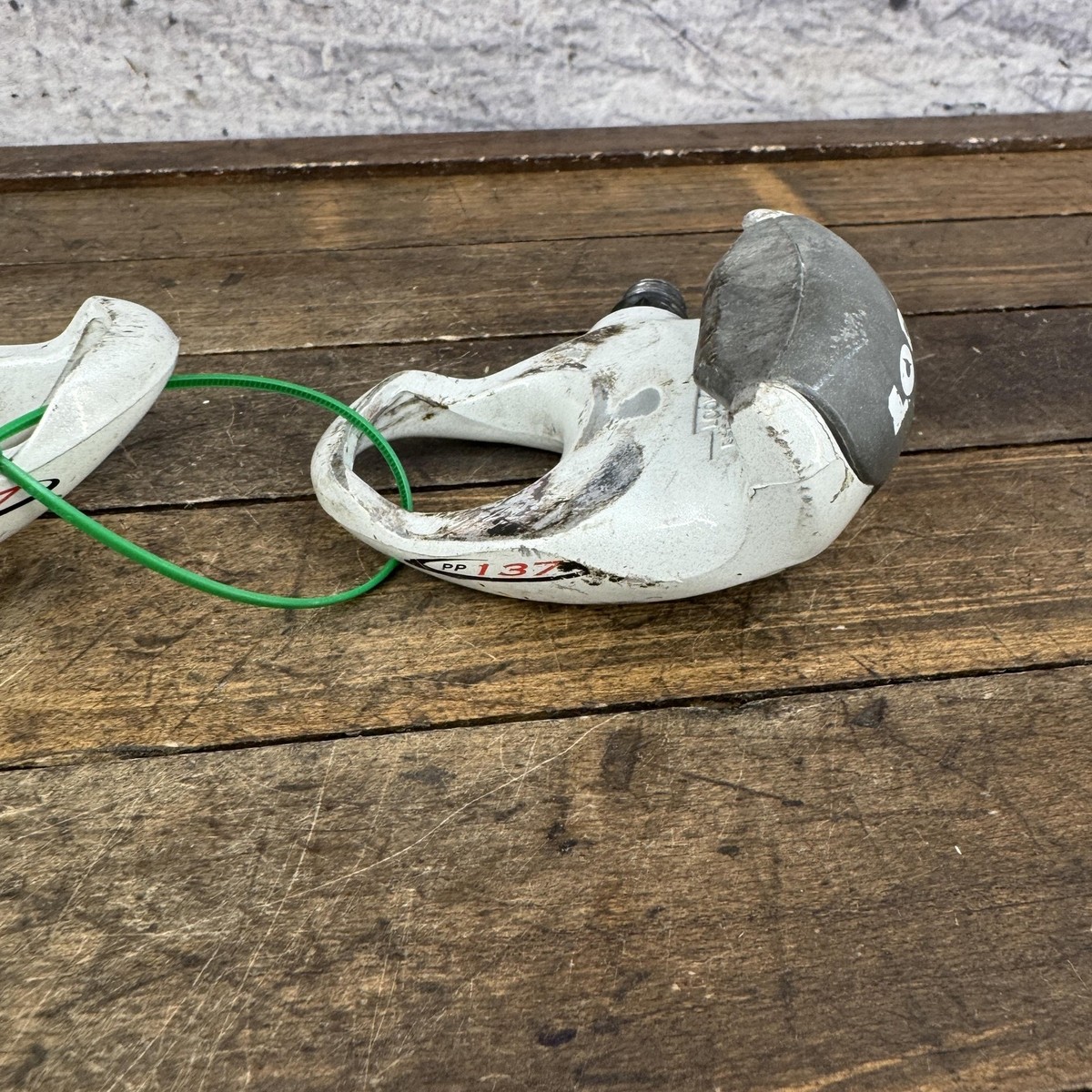 Vintage Look PP137 Clipless Road Bike Pedals 9/16 White Pair 395g