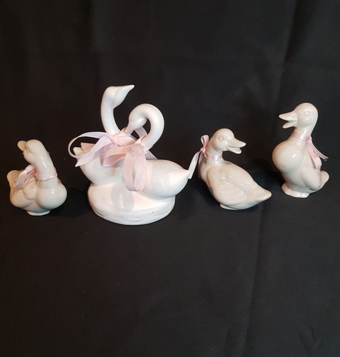 Family Of Porcelain Ducks Signed Pauline Vintage Ceramic Figurine Duck ornament - Picture 2 of 8